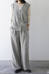 me.（ミードット）sheer satin イージーストレートパンツ