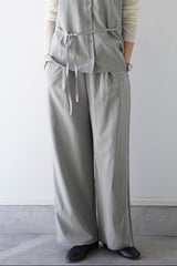 me.（ミードット）sheer satin イージーストレートパンツ