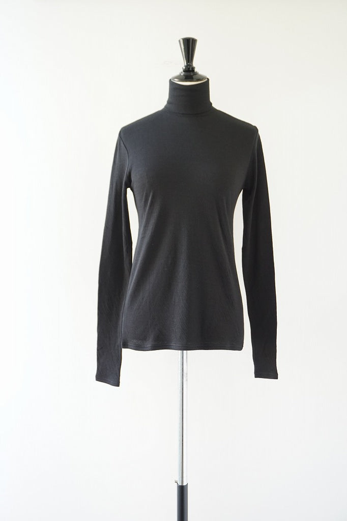 ROBE de PEAU（ローブデポー）TURTLE　NECK　PULL OVER