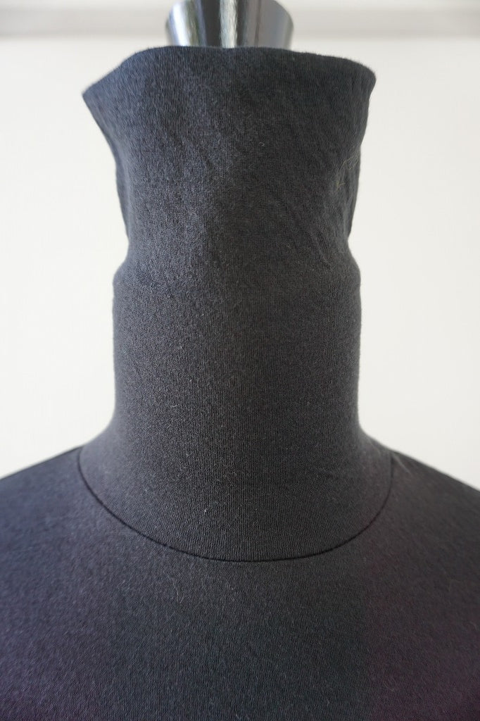 ROBE de PEAU（ローブデポー）TURTLE　NECK　PULL OVER