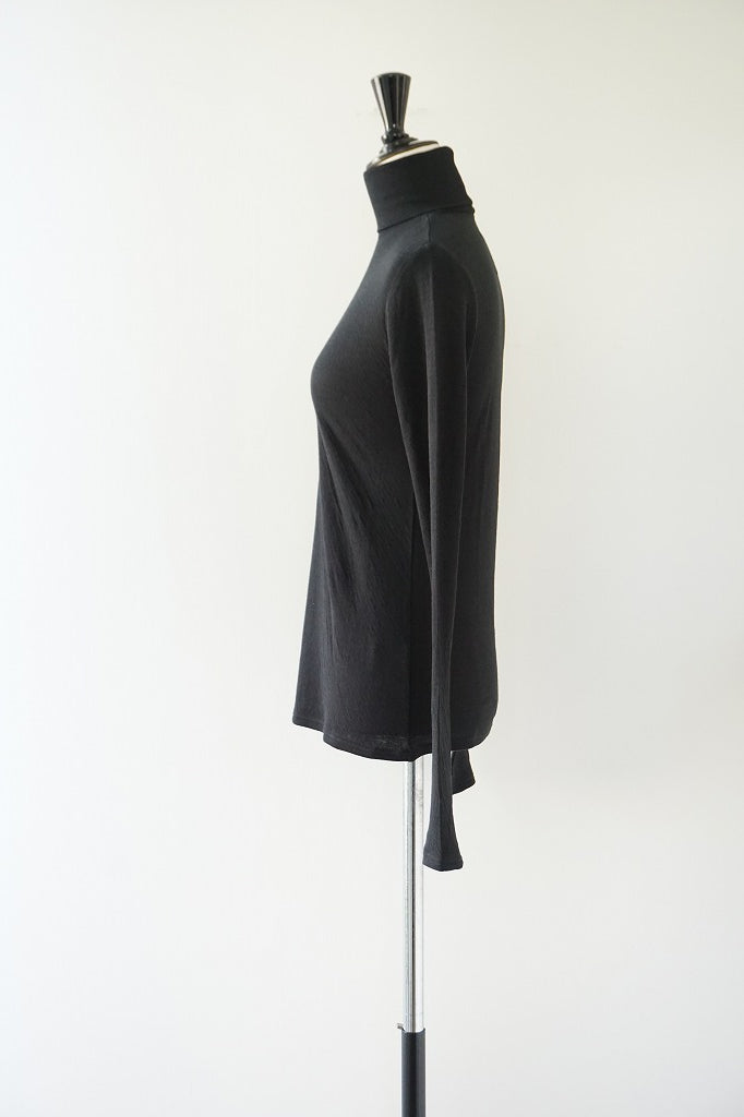 ROBE de PEAU（ローブデポー）TURTLE　NECK　PULL OVER