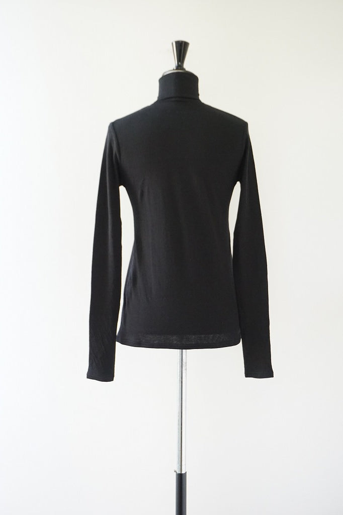 ROBE de PEAU（ローブデポー）TURTLE　NECK　PULL OVER