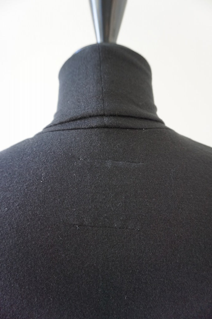 ROBE de PEAU（ローブデポー）TURTLE　NECK　PULL OVER