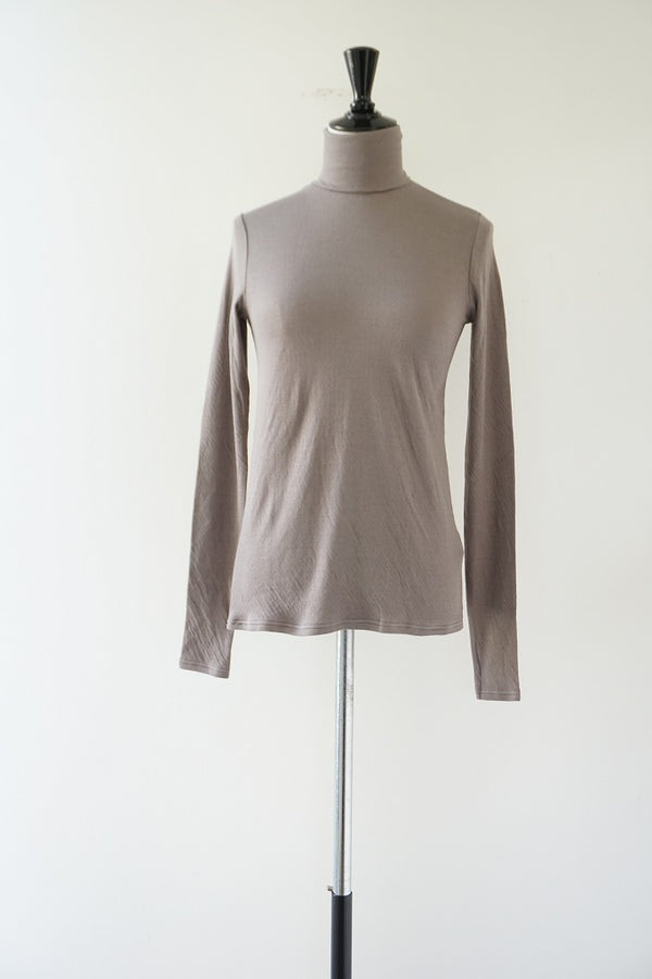 ROBE de PEAU（ローブデポー）TURTLE　NECK　PULL OVER