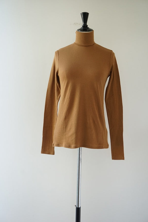 ROBE de PEAU（ローブデポー）TURTLE　NECK　PULL OVER