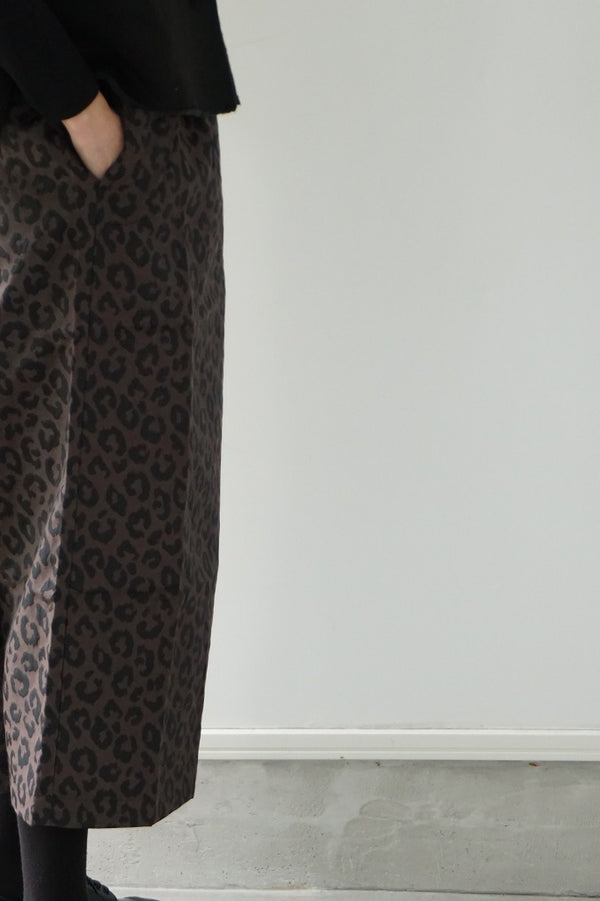KHA:KI(カーキ)　LEOPARD STRAIGHT SKIRT