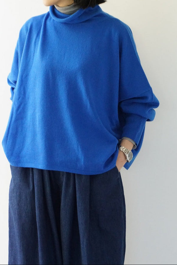 STAMP AND DIARY(スタンプアンドダイアリー)　フィンガーホール付きワイドタートルプルオーバー