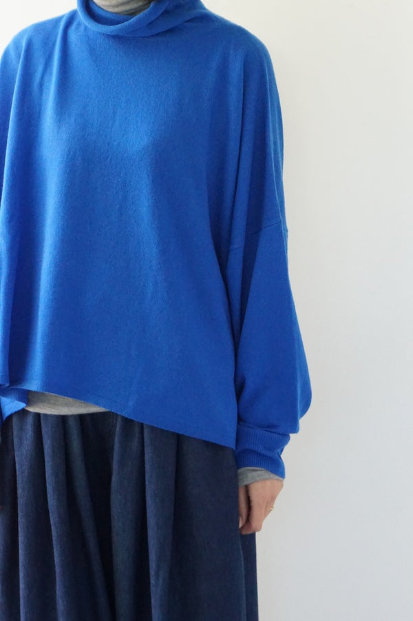 STAMP AND DIARY(スタンプアンドダイアリー)　フィンガーホール付きワイドタートルプルオーバー