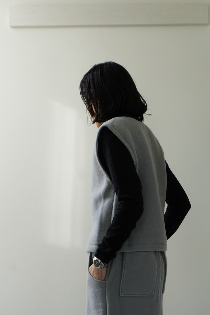 me.（ミードット）cloudy wool　W zip vest
