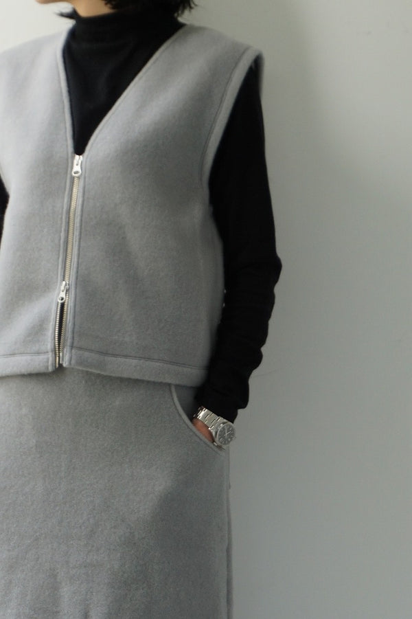 me.（ミードット）cloudy wool　W zip vest