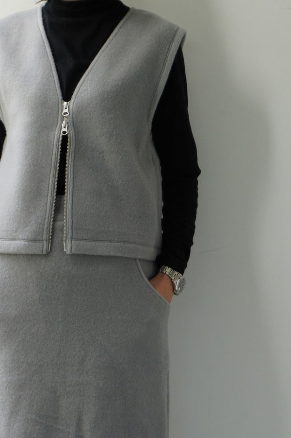 me.（ミードット）cloudy wool　W zip vest