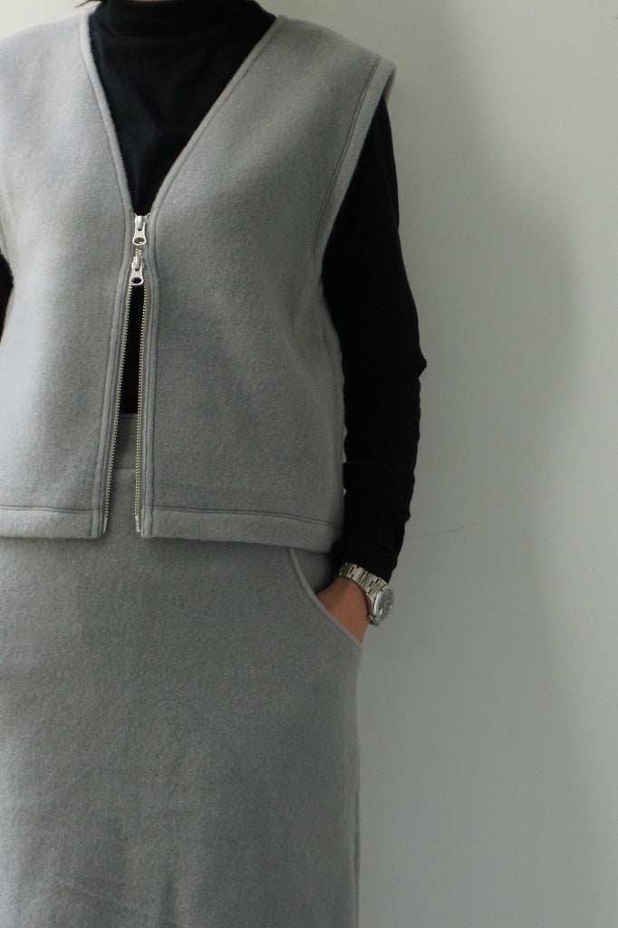 me.（ミードット）cloudy wool　W zip vest