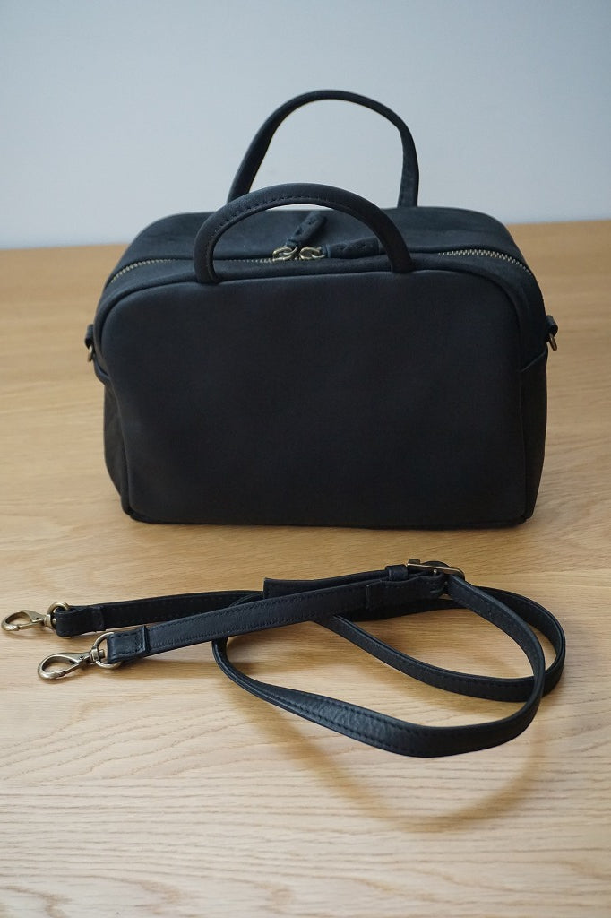 再入荷　a (アー)  ボストンショルダー　　ブラック