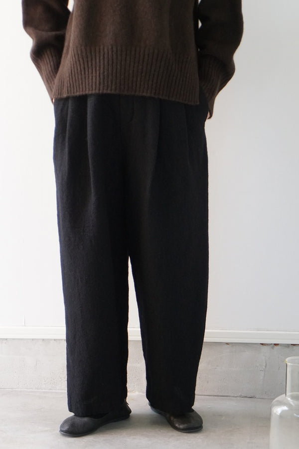 TRAVAIL MANUEL(トラバイユマニュアル)　ウールリネンミルド2タックトラウザース