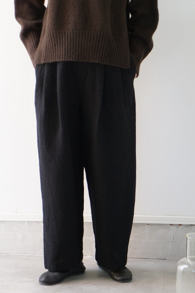 TRAVAIL MANUEL(トラバイユマニュアル)　ウールリネンミルド2タックトラウザース