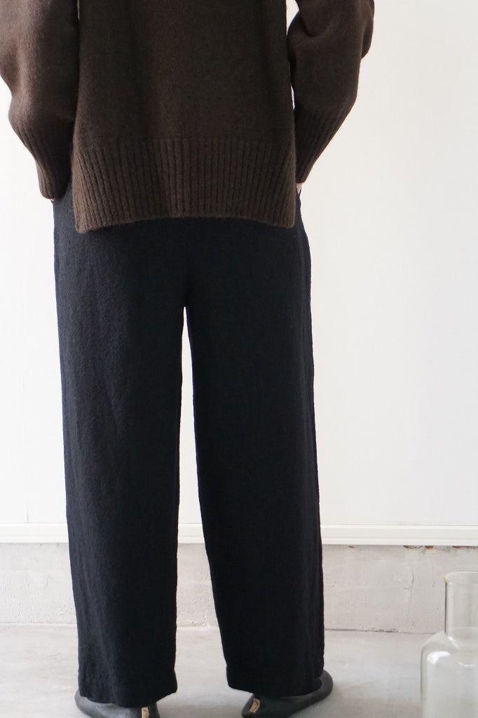 TRAVAIL MANUEL(トラバイユマニュアル)　ウールリネンミルド2タックトラウザース