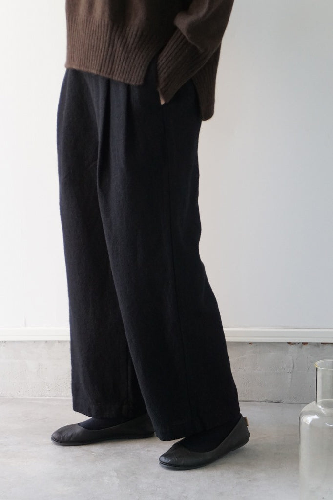 TRAVAIL MANUEL(トラバイユマニュアル)　ウールリネンミルド2タックトラウザース