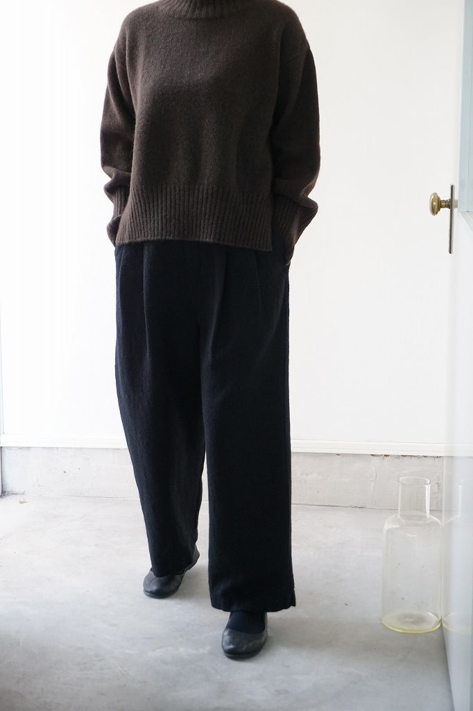 TRAVAIL MANUEL(トラバイユマニュアル)　ウールリネンミルド2タックトラウザース