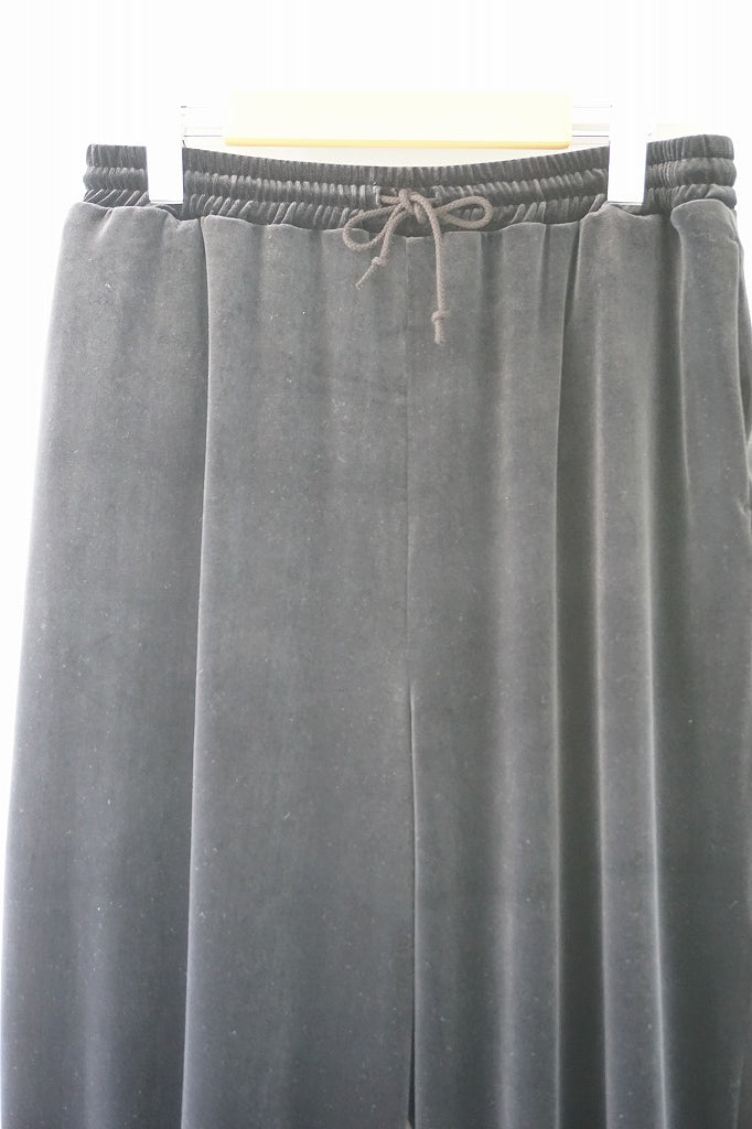 ROBE de PEAU（ローブデポー）SNOW VELOUR PANTS