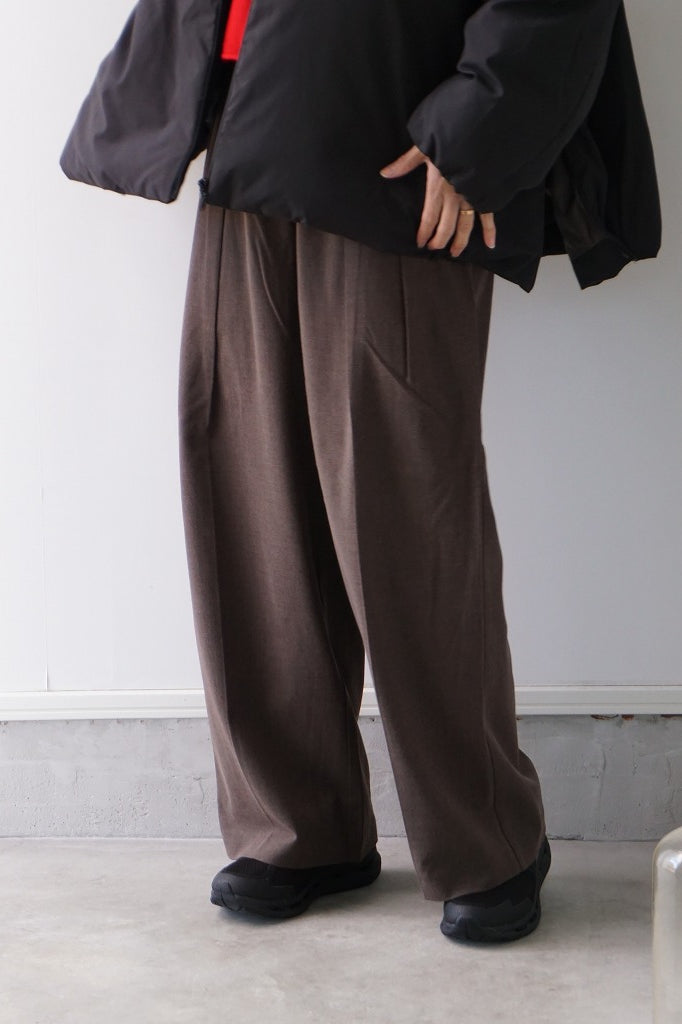 a'nuke(アンヌーク)　Tuck Wide Pants