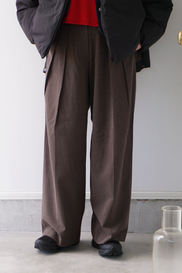 a'nuke(アンヌーク)　Tuck Wide Pants
