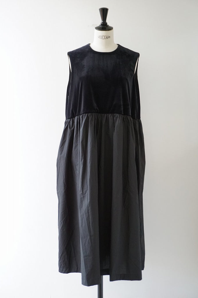 ROBE de PEAU（ローブデポー）SNOW VELOUR SLEEVELESS ONE PIECE
