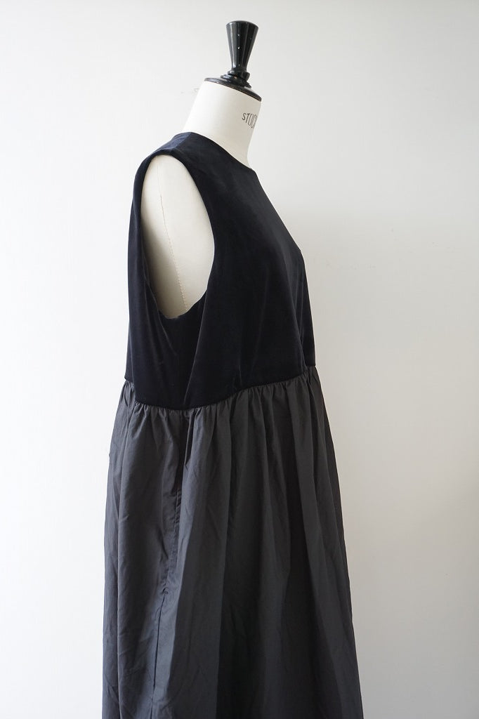 ROBE de PEAU（ローブデポー）SNOW VELOUR SLEEVELESS ONE PIECE