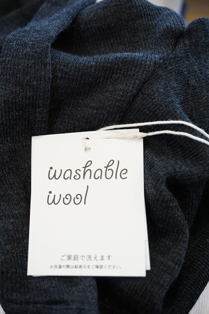 me.（ミードット）washable merino wool タートルネック