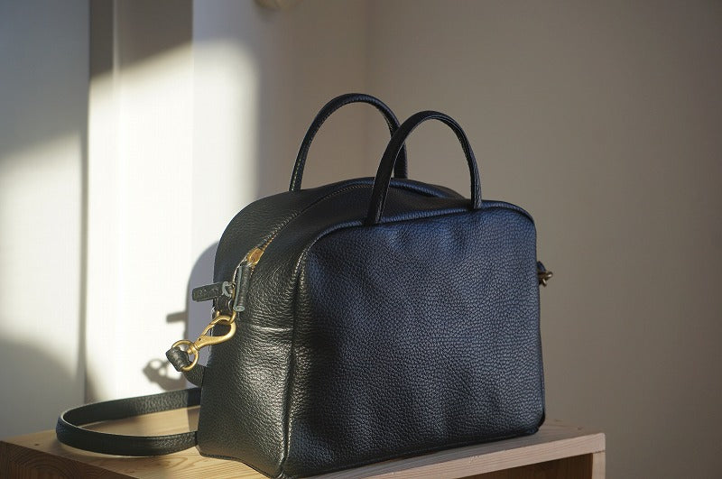 アー　a ボストンショルダー　限定色 a (アー) SACHET.別注 ボストンショルダーバッグ シボブラック