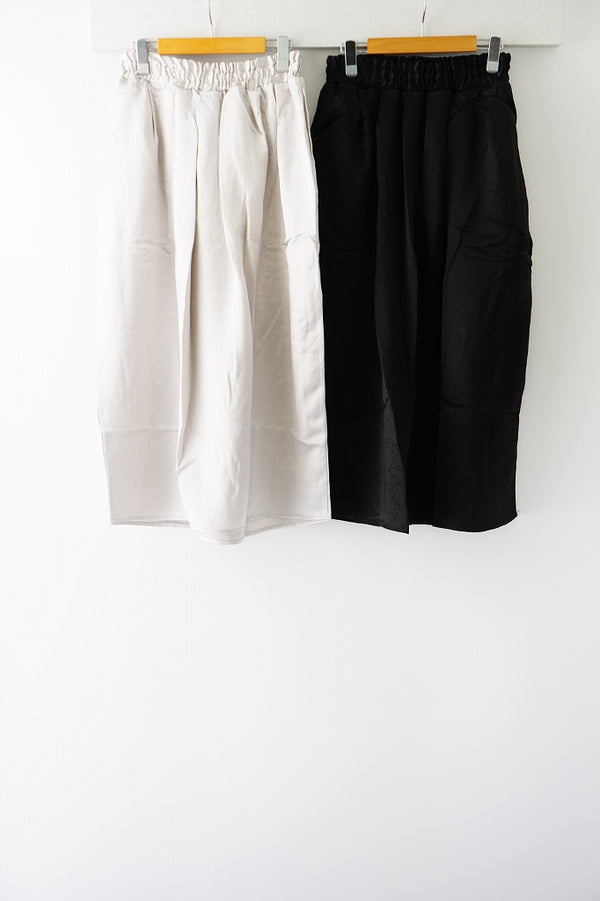 PARIS DE AOUNE(パリドゥアオウネ)　Naia heavy satin コクーンスカート