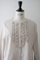 utilite(ユティリテ)　サテンシルクソフト　フリルブラウス