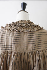 tumugu(ツムグ)　テンセルストライプ　フリルブラウス