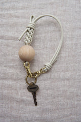 _Fot（フォート）knot　ball-hand strap  ivory