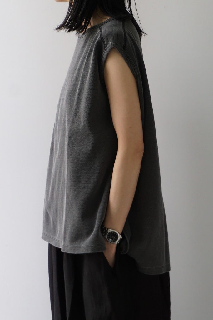 KHA:KI(カーキ)　HONEYCOMB SLEEVELESS TOP