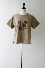 BOOK SHELF（ブックシェルフ）ロゴTシャツ　【Rundherum in meiner Stadt】