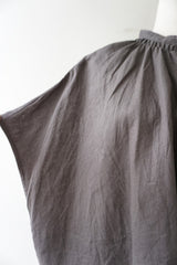 UNIVERSAL TISSU(ユニヴァーサルティシュ)　フレンチリネン　比翼明きシャーリングワイドBL