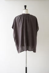 UNIVERSAL TISSU(ユニヴァーサルティシュ)　フレンチリネン　比翼明きシャーリングワイドBL