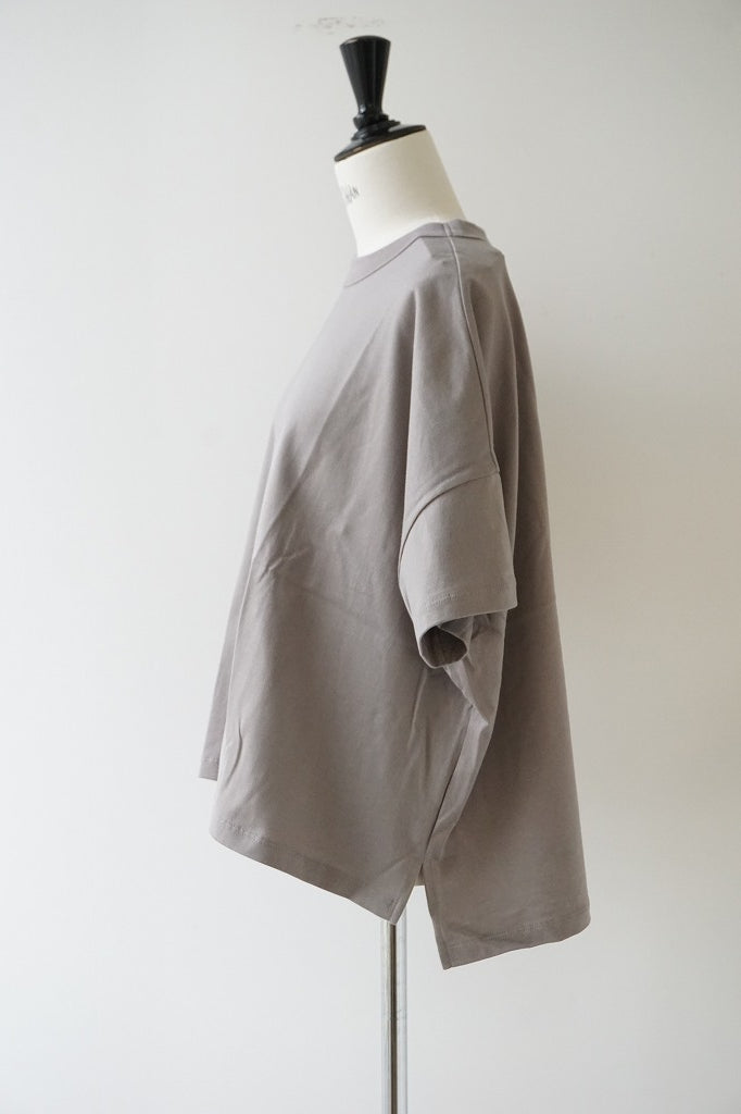 TRAVAIL MANUEL(トラバイユマニュアル) クラシック天竺スリットT　GRYBEIGE