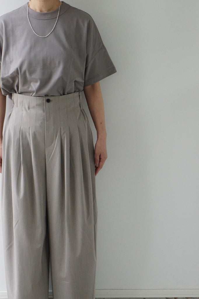 TRAVAIL MANUEL(トラバイユマニュアル) クラシック天竺スリットT　GRYBEIGE