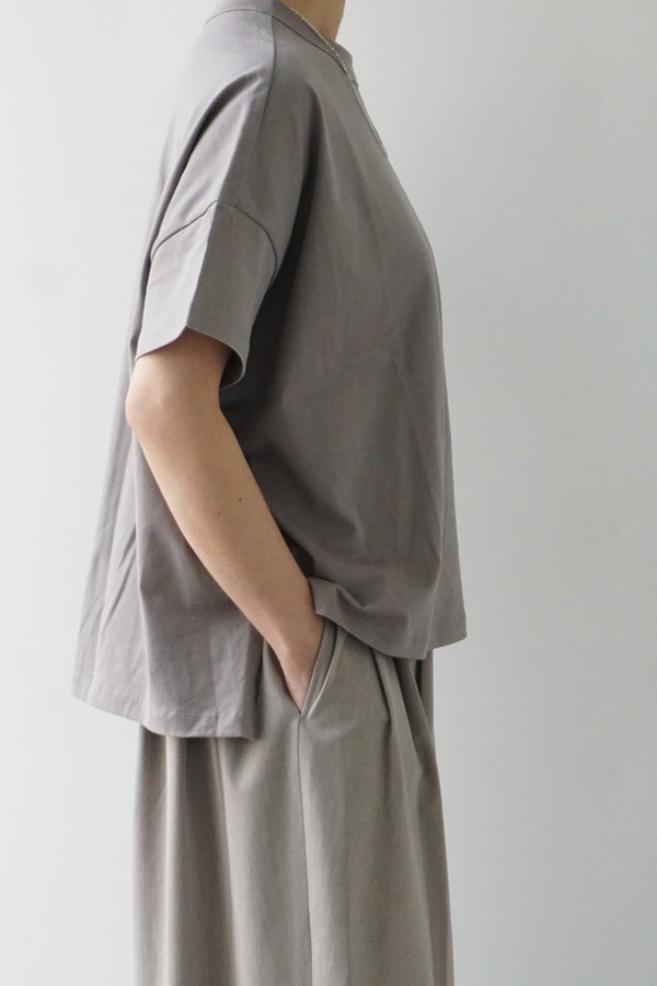 TRAVAIL MANUEL(トラバイユマニュアル) クラシック天竺スリットT　GRYBEIGE
