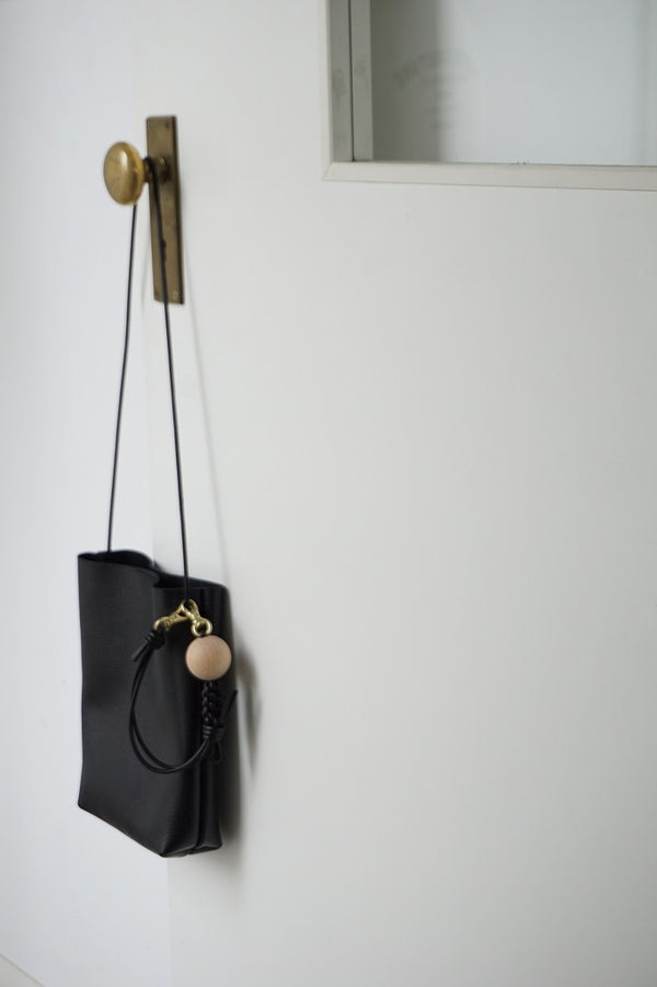 _Fot（フォート）knot ball-hand strap black – SACHET.