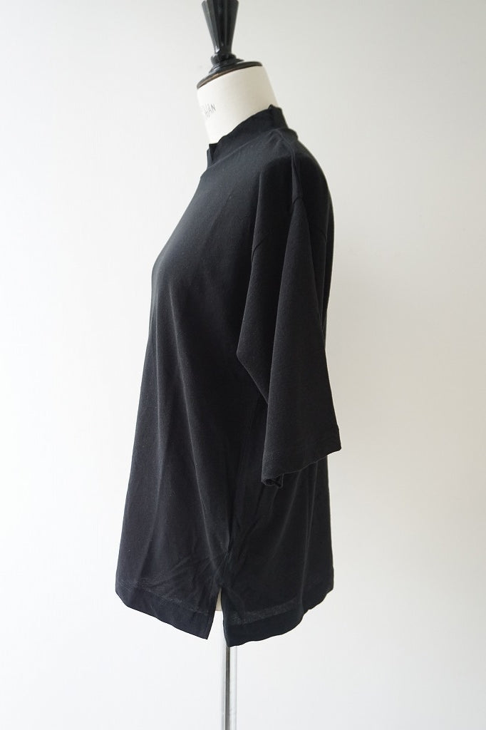 HAU(ハウ)　tops compact　neck　ブラック