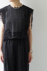 再入荷　a'nuke(アンヌーク)Cutwork Box Blouse BLK