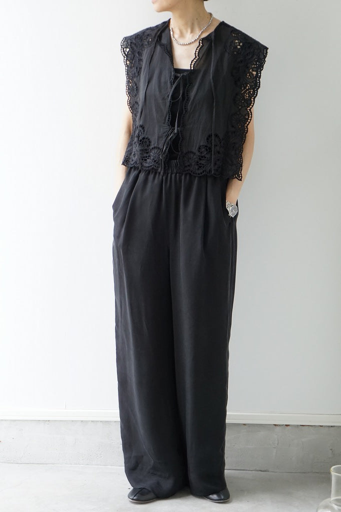 再入荷　a'nuke(アンヌーク)Cutwork Box Blouse BLK