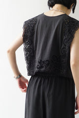再入荷　a'nuke(アンヌーク)Cutwork Box Blouse BLK