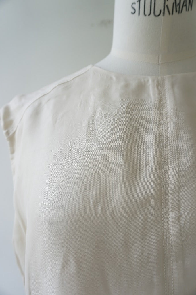 a'nuke(アンヌーク)Sleeveless Drawstring Tops IVR