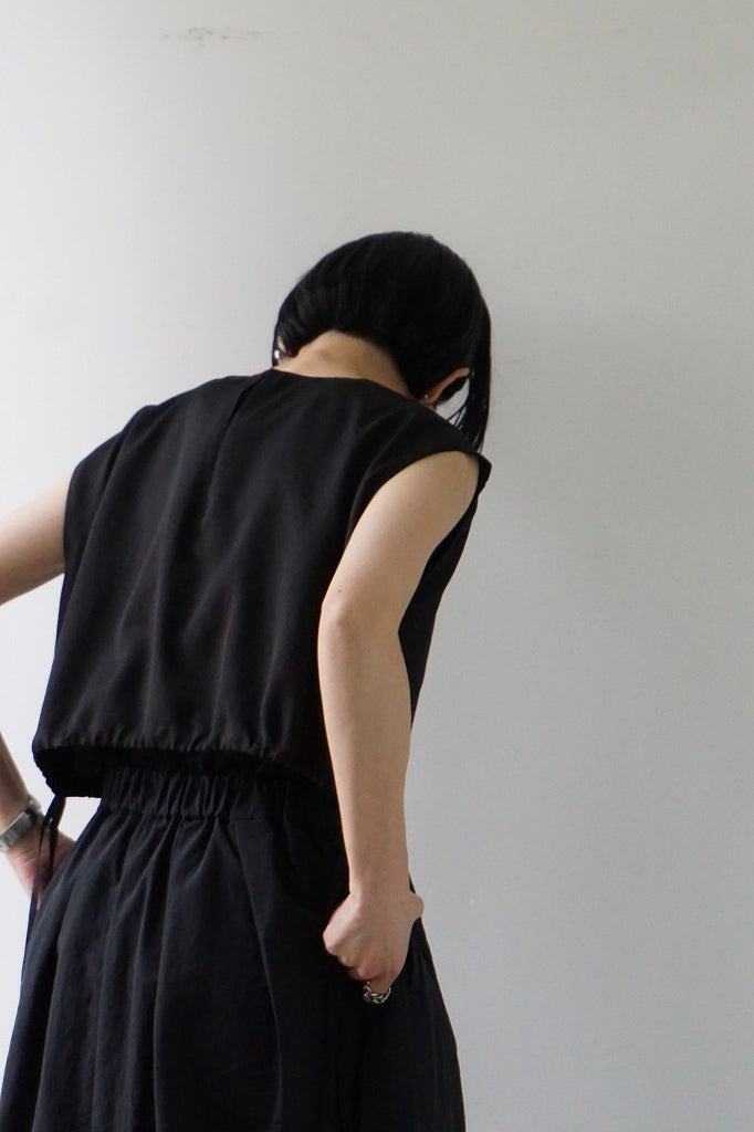 a'nuke(アンヌーク)Sleeveless Drawstring Tops BLK