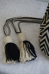 Wayuu Bags Japan(ワユーバッグスジャパン）ワユーバッグ　巾着タイプSサイズ　カラーブラック×エクリュ  次回再入荷予定8月上旬