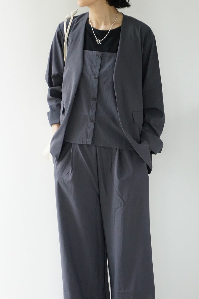 me.（ミードット）sheer satin ノーカラージャケット