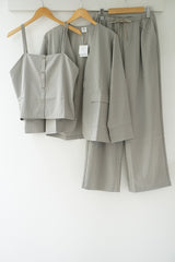 me.（ミードット）sheer satin イージーストレートパンツ